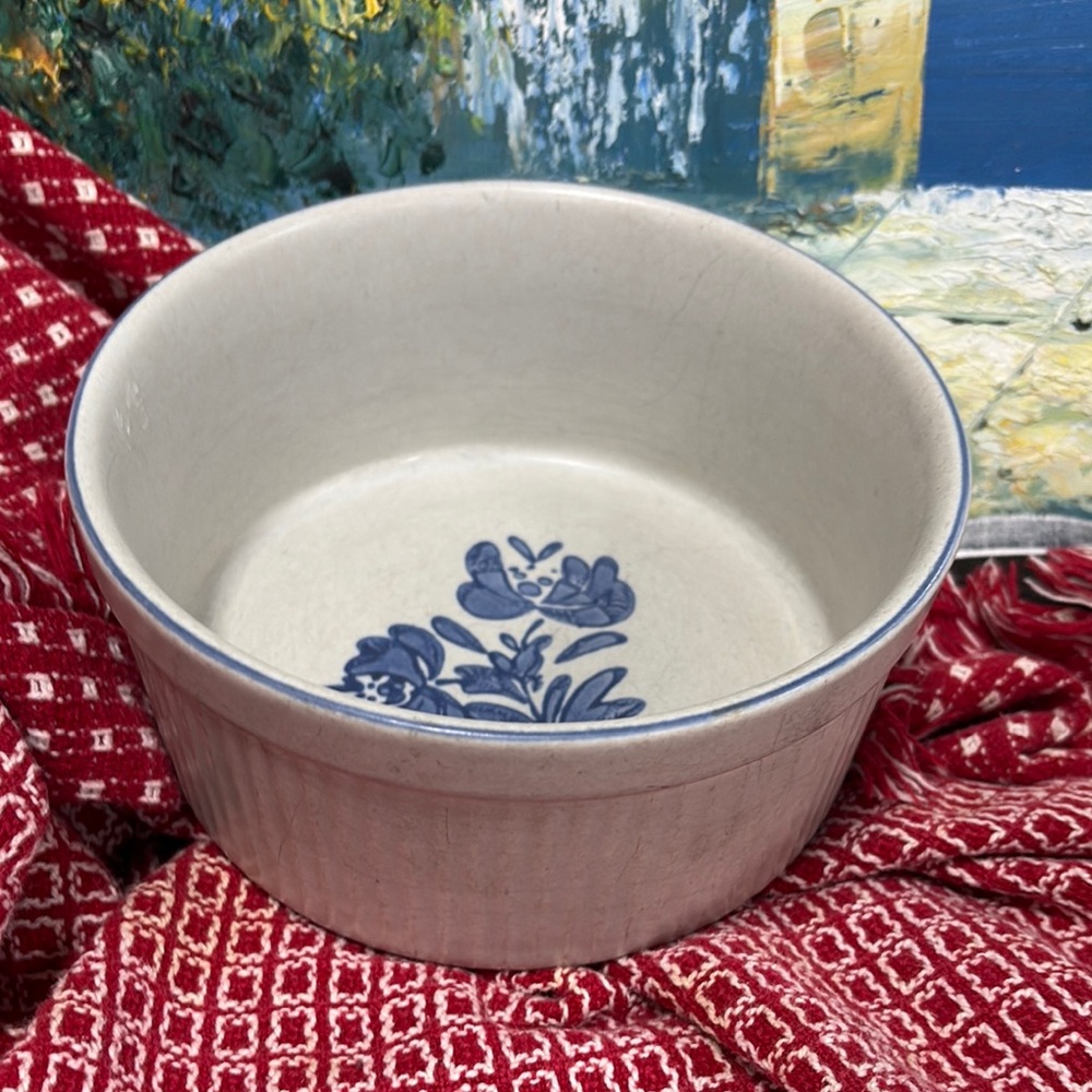 PFALTZGRAFF YORKTOWNE SOUFFLE Bowl 6 3/4 inches 3 1/8 inches tall, #406
A-10